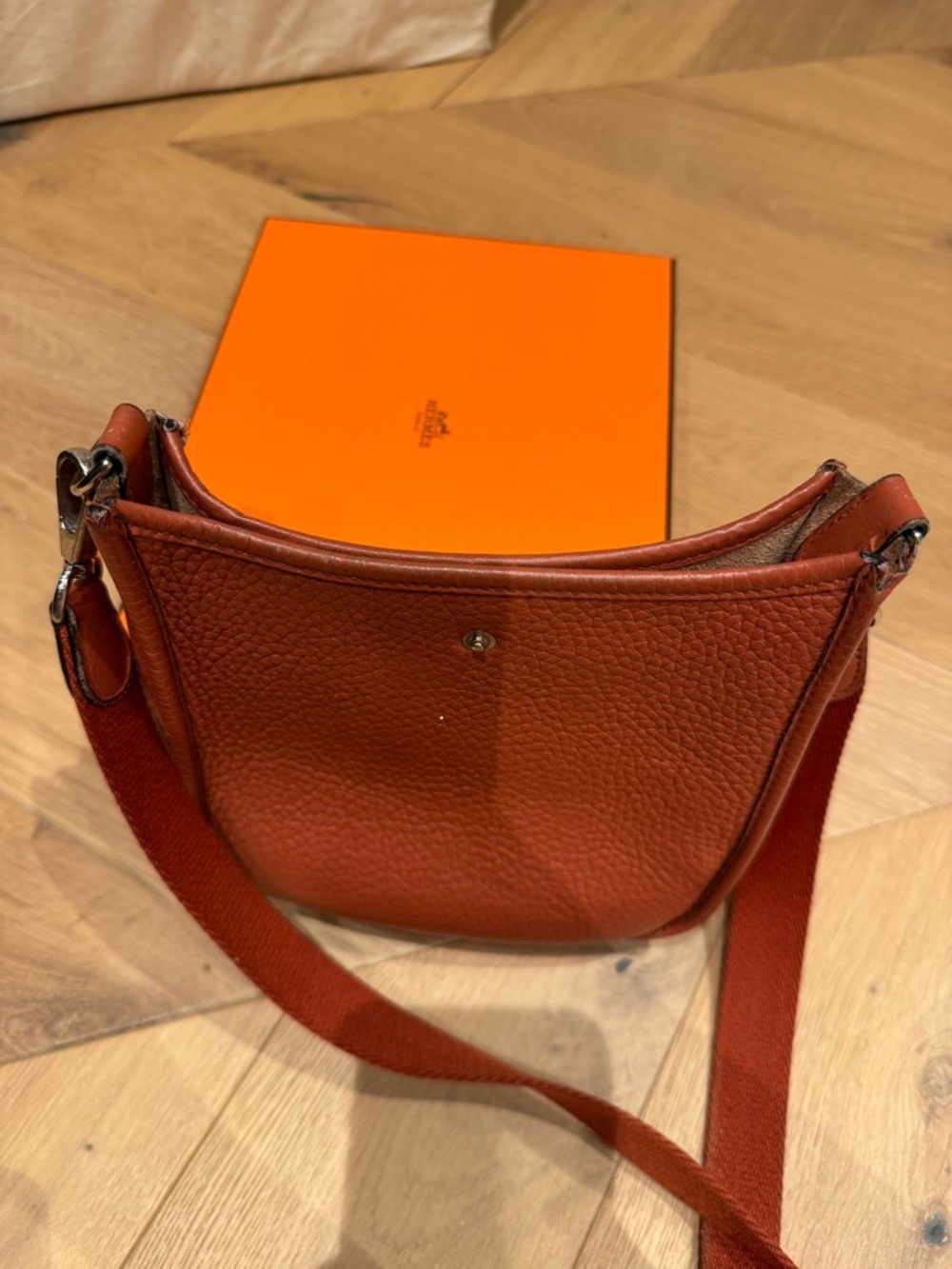 Hermes Mini Evelyne Crossbody in Brick Brown - Picture 4 of 6